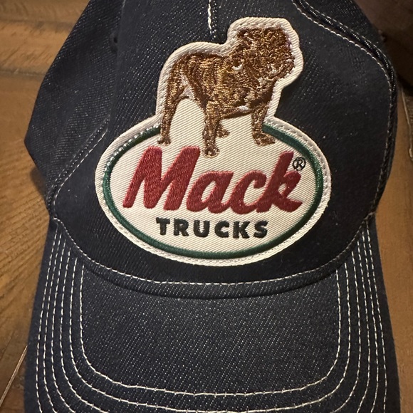 MACK Trucks Bulldog Patch Richardson 112 American Embroidery Trucker hat - Picture 4 of 5